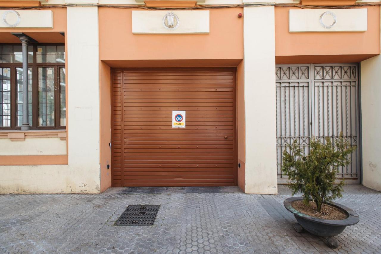 Vut Puerta Real - Free Parking, Seville